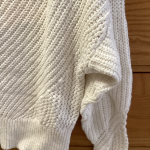 Abercrombie & Fitch sweater (FINALPRICEDROP ) - Picture 2 of 3